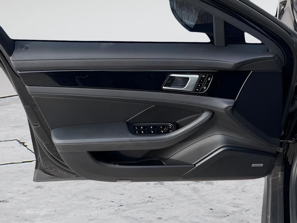 Used 2019 Porsche Panamera 4 image 15