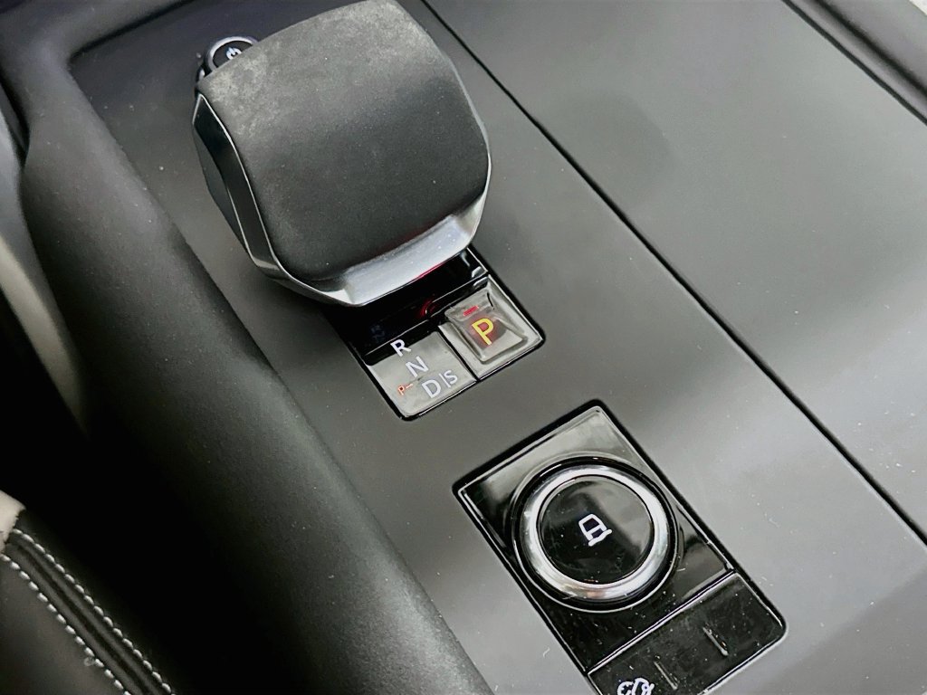 Used 2026 Land Rover Discovery Limited Edition AWD/4WD image 18