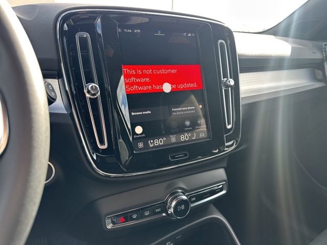 New 2026 Volvo XC40 B5 Ultra w/ Protection Package Premier image 15