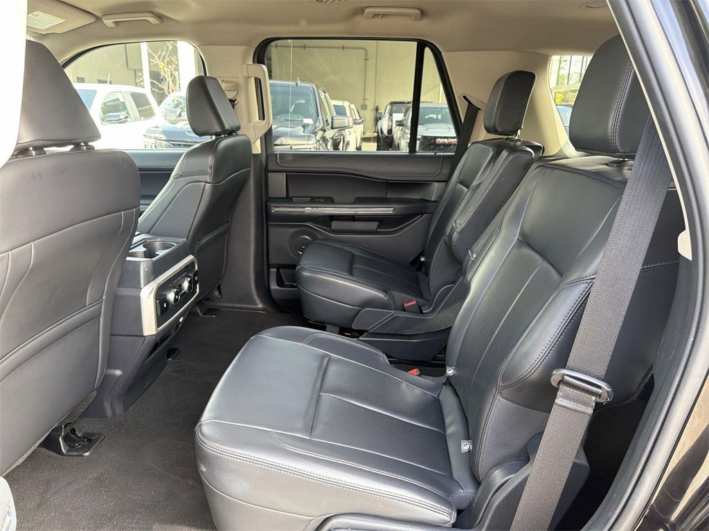 Used 2024 Ford Expedition XLT image 25