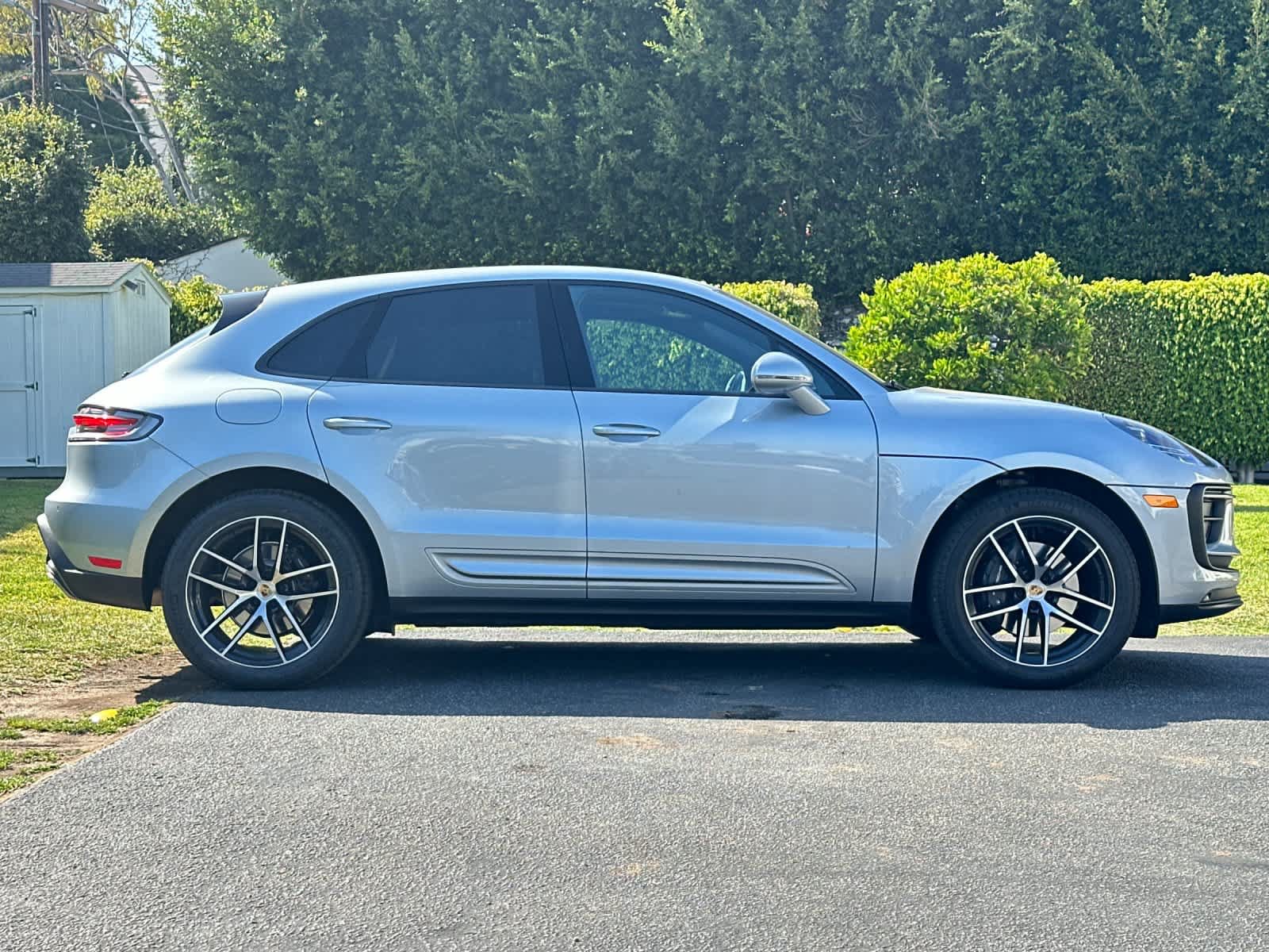 Certified 2023 Porsche Macan Turbo AWD/4WD image 9