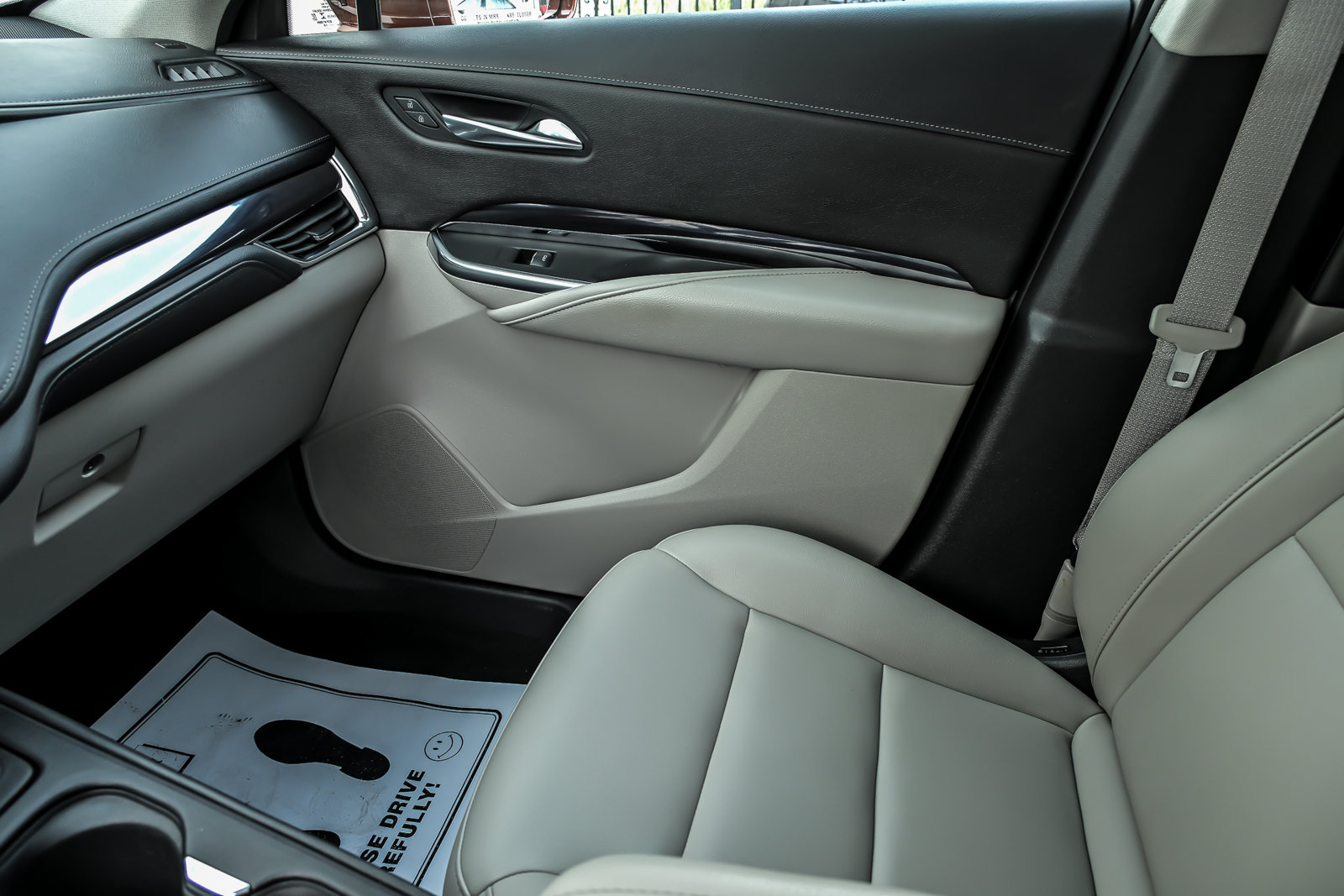 Used 2019 Cadillac XT4 Luxury w/ Cold Weather Package FWD image 37