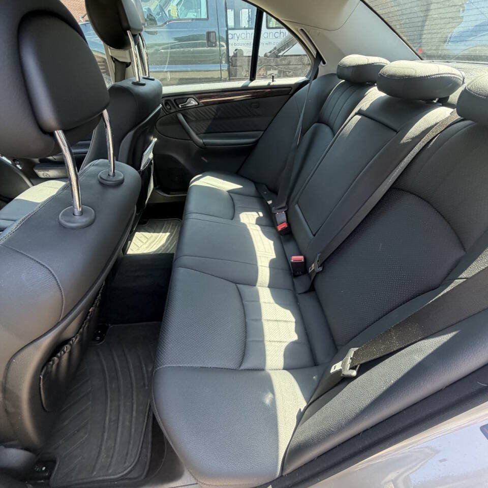 Used 2005 Mercedes-Benz C 320 4MATIC Sedan image 6