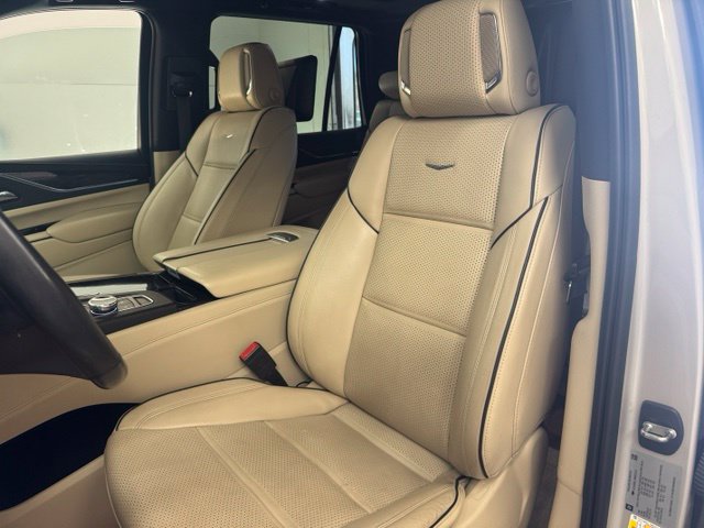 Used 2021 Cadillac Escalade Premium Luxury w/ Performance Package AWD/4WD image 17