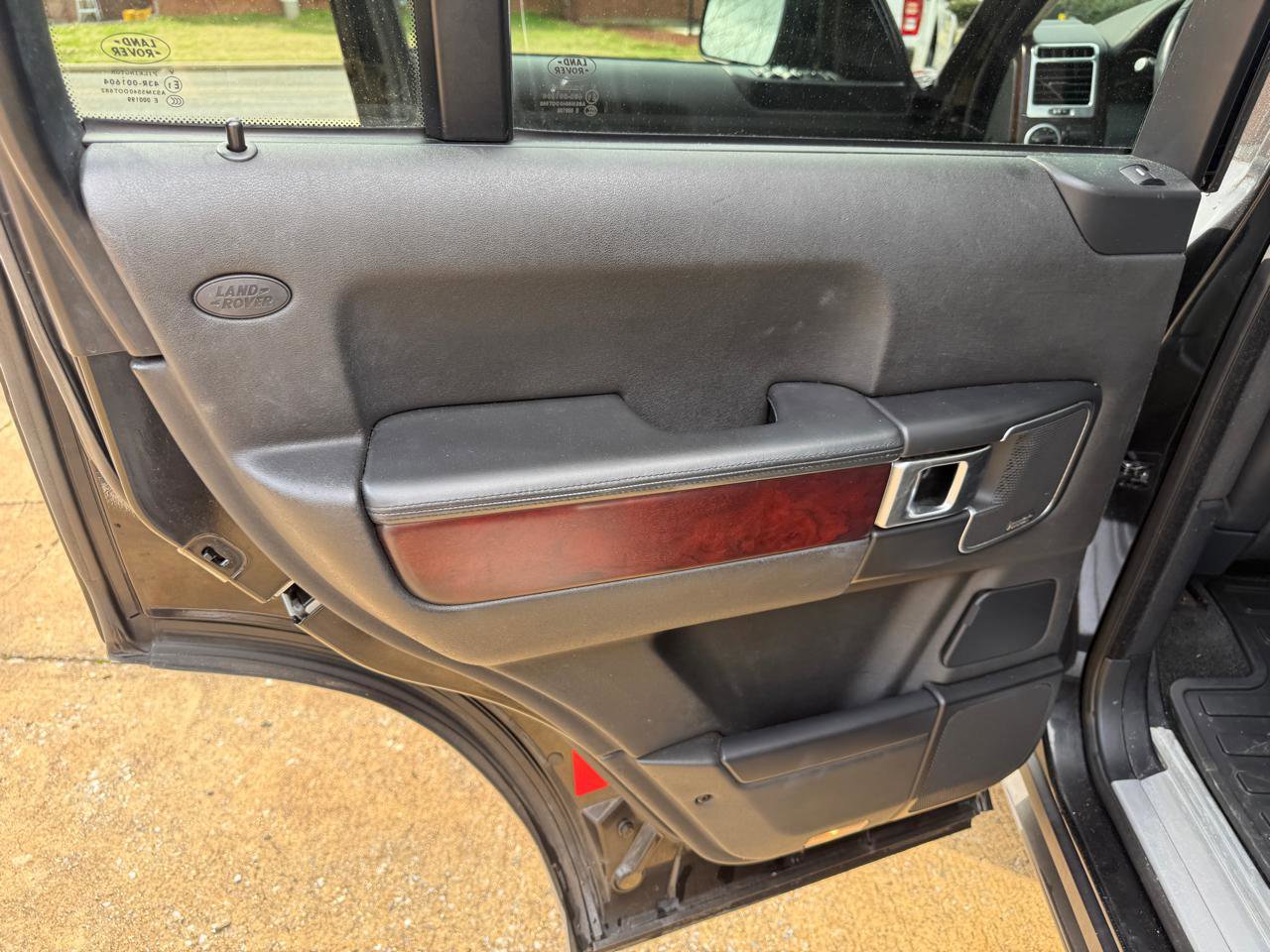 Used 2011 Land Rover Range Rover HSE image 23