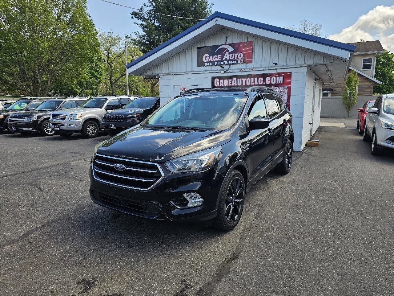 Used 2017 Ford Escape SE w/ Equipment Group 201A FWD image 4