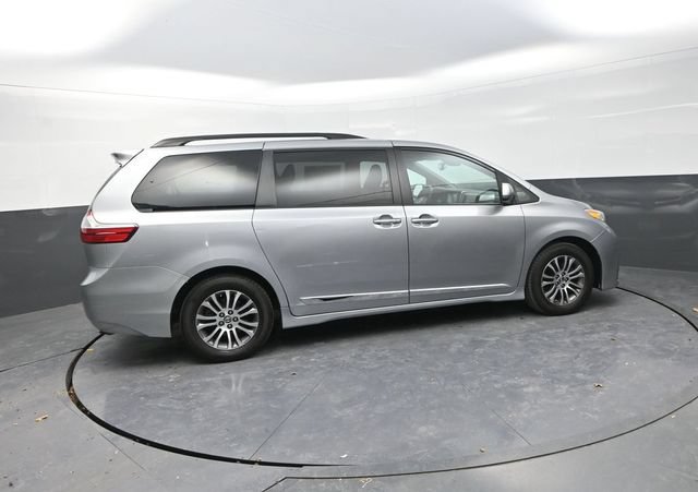 Used 2018 Toyota Sienna XLE FWD image 9