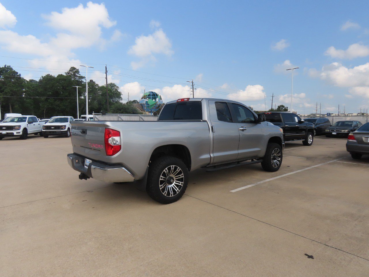 Used 2014 Toyota Tundra SR5 w/ SR5 Upgrade Package RWD image 11