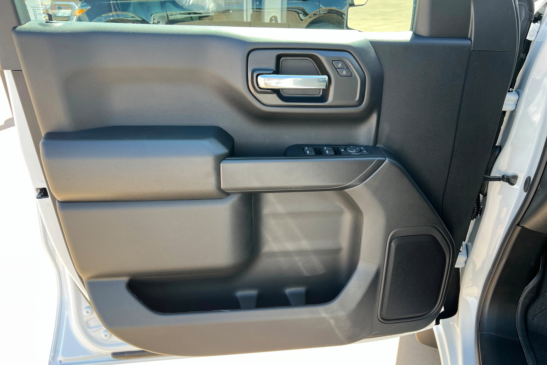 New 2026 Chevrolet Silverado 1500 Custom w/ LPO, Dark Essentials Package AWD/4WD image 15