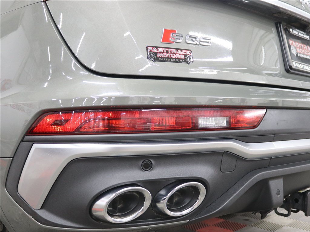 Used 2023 Audi SQ5 Prestige w/ Prestige Package AWD/4WD image 9