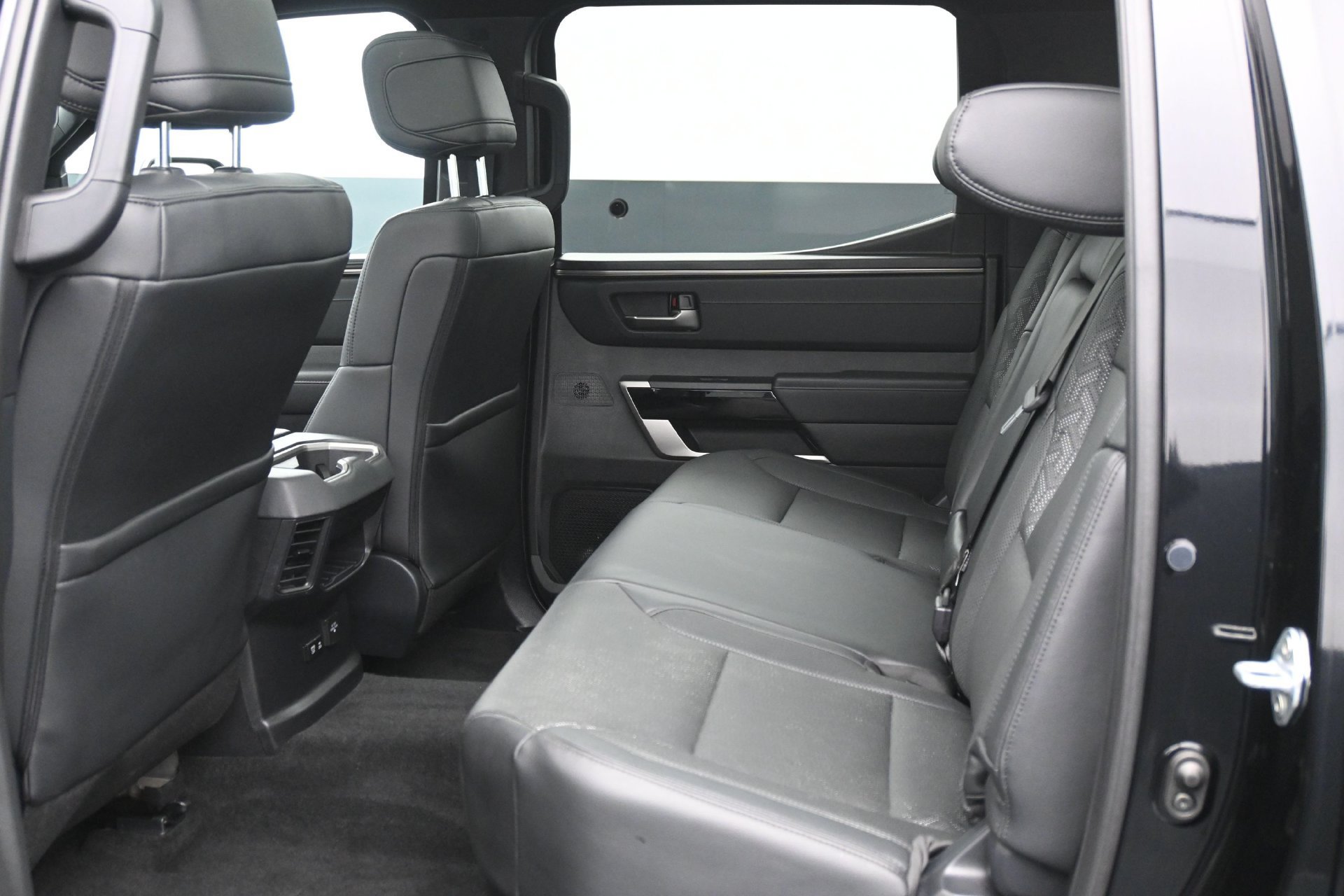 Used 2025 Toyota Tundra Limited AWD/4WD image 16