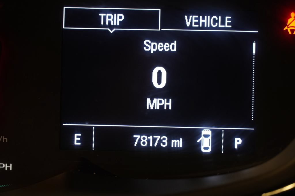 Used 2020 Chevrolet Trax LT w/ LT Convenience Package FWD image 4