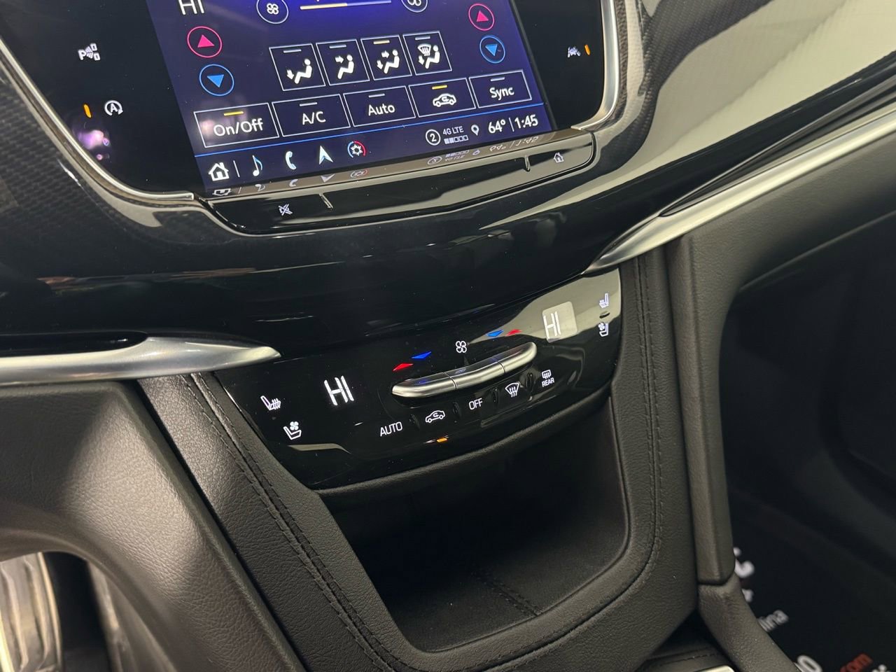 Used 2024 Cadillac XT6 Sport w/ Technology Package image 21