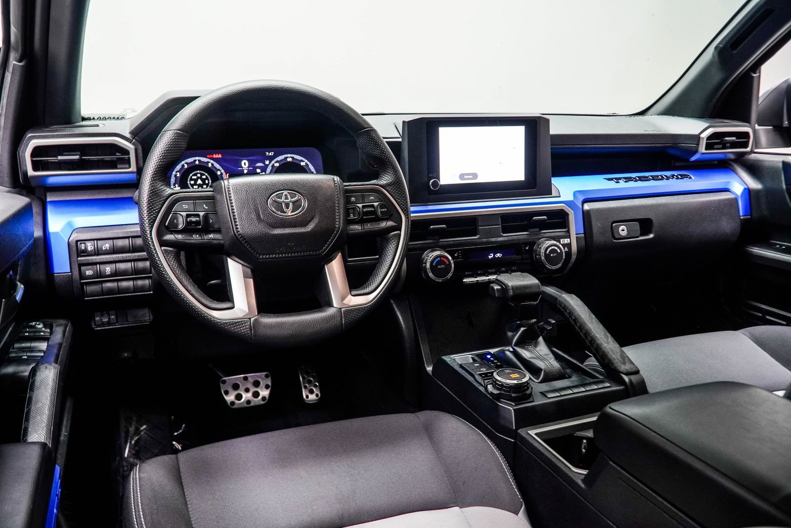 Used 2025 Toyota Tacoma TRD Sport AWD/4WD image 5