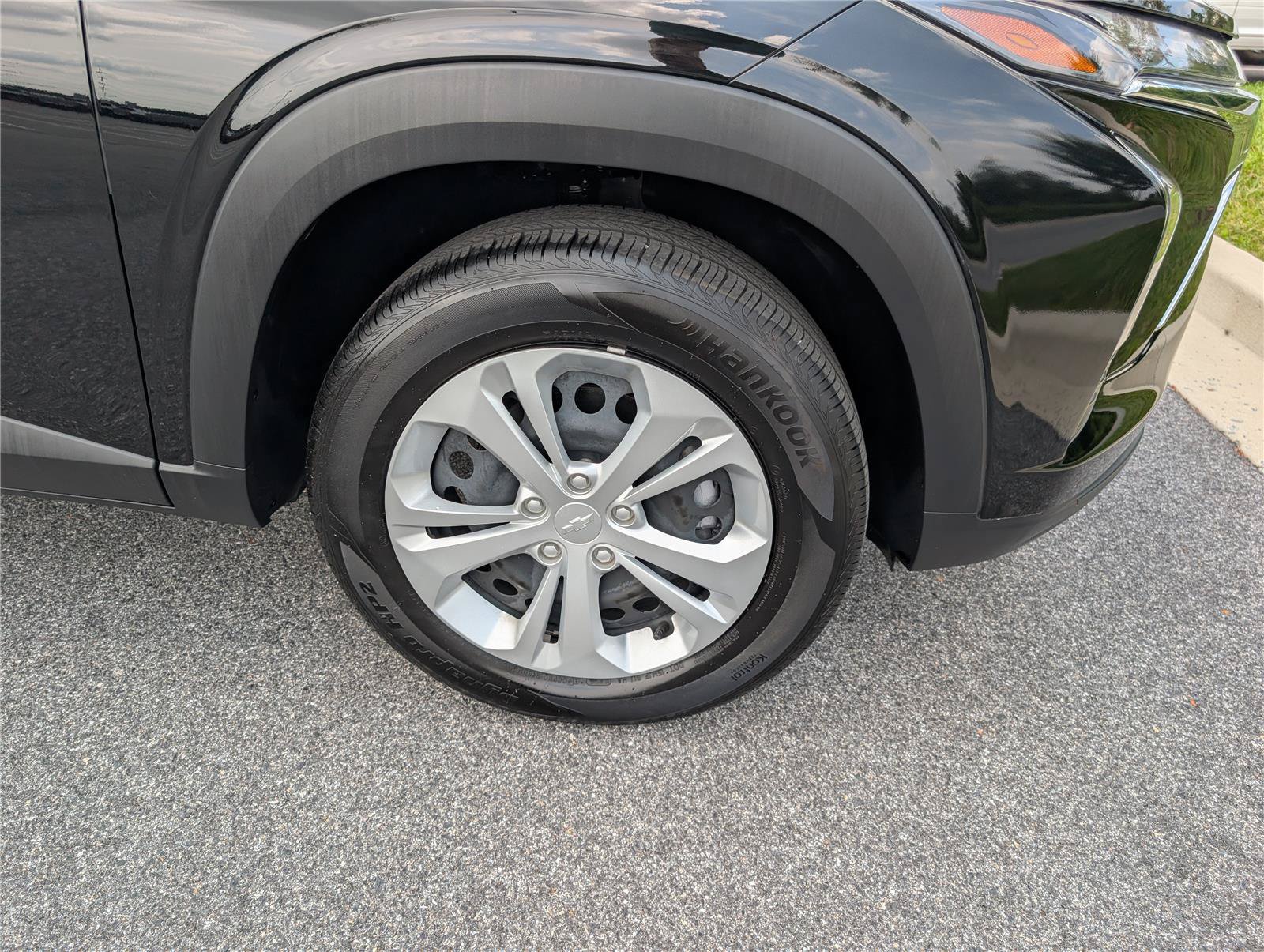 Used 2025 Chevrolet Trax LS FWD image 9
