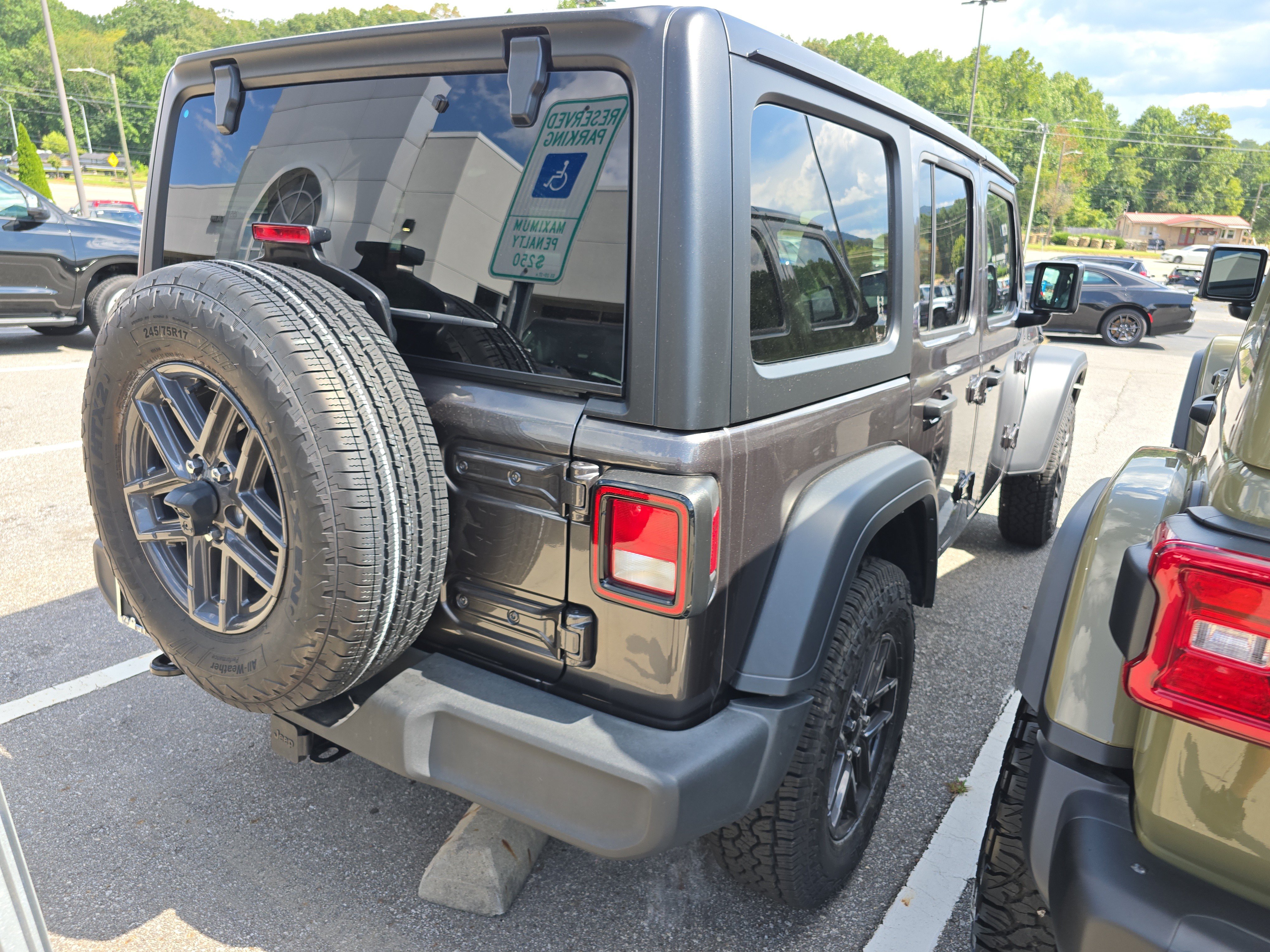 Used 2024 Jeep Wrangler Unlimited Sport AWD/4WD image 2