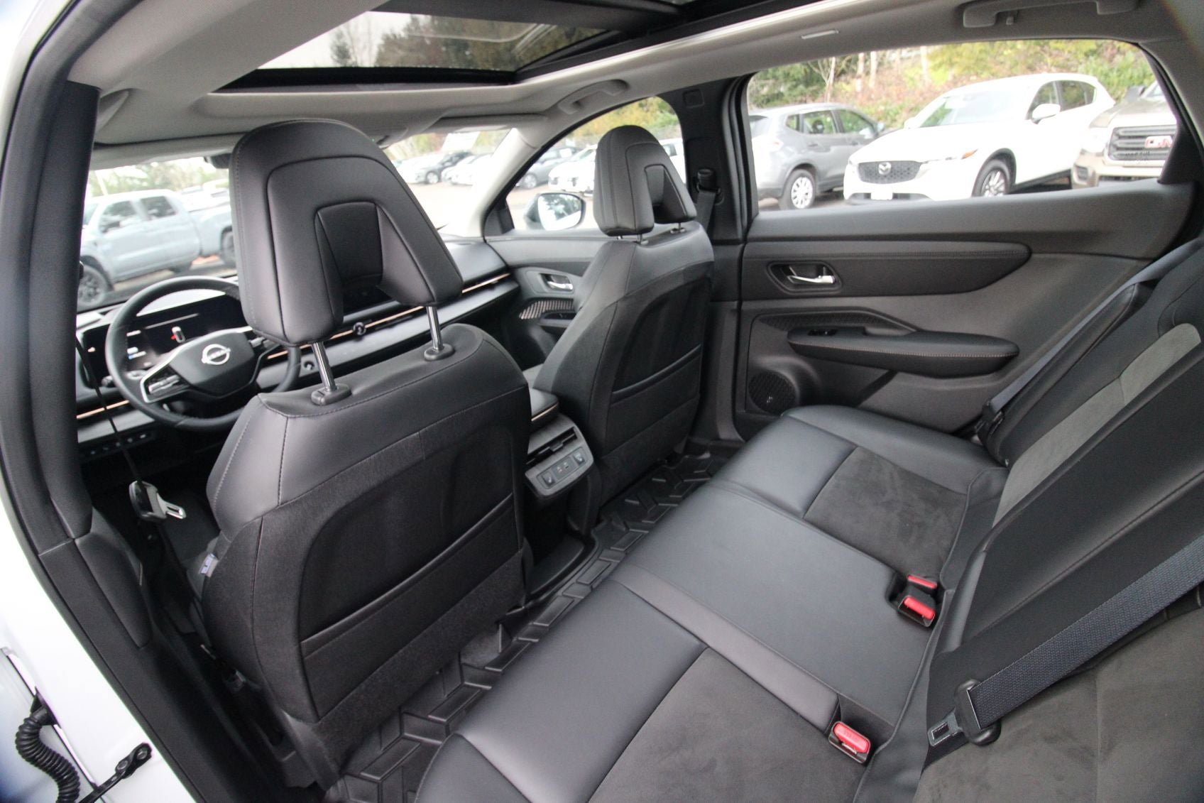 Used 2023 Nissan Ariya FWD image 23