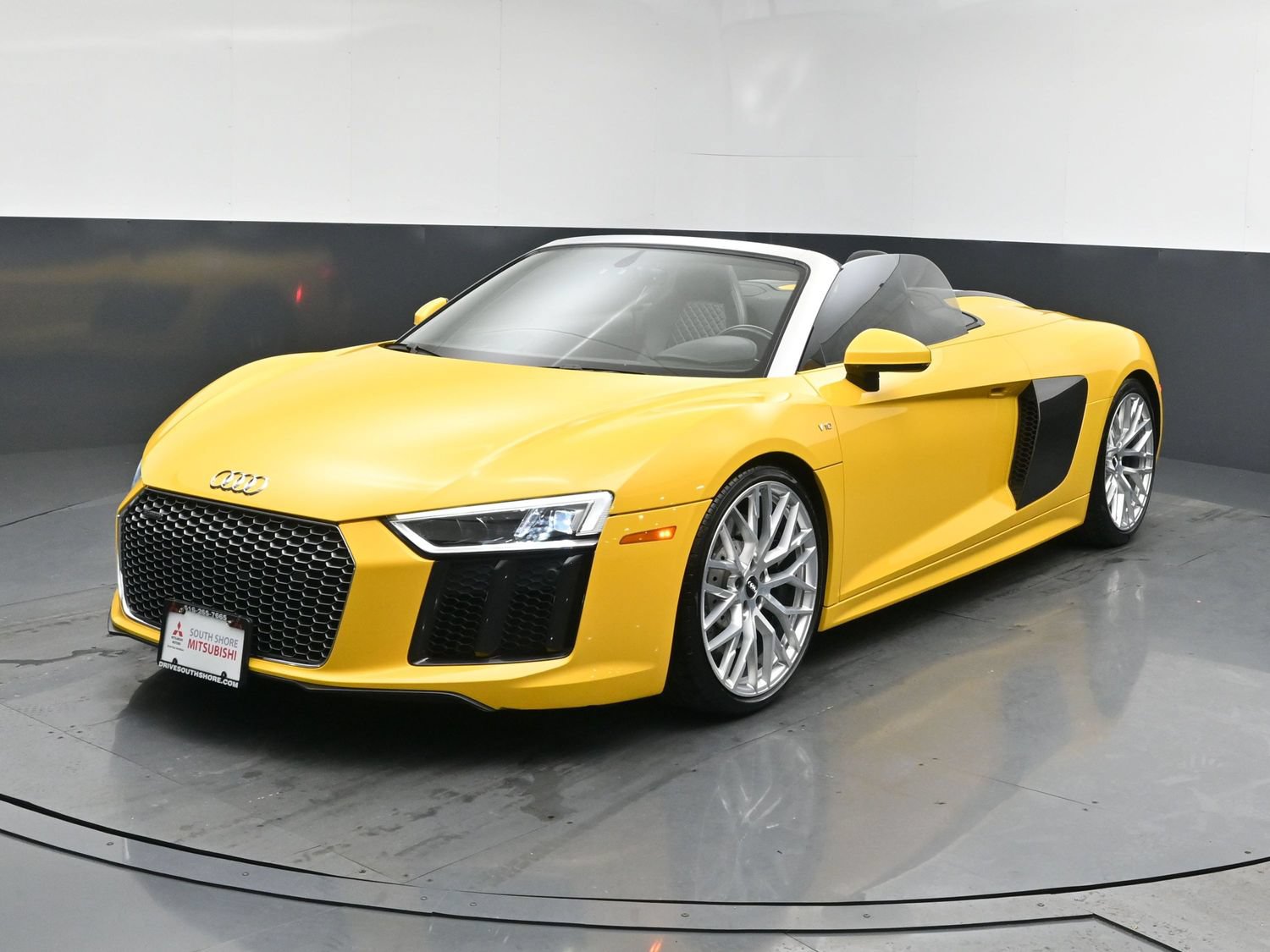 Used 2017 Audi R8 V10 w/ Carbon Exterior Package AWD/4WD image 1