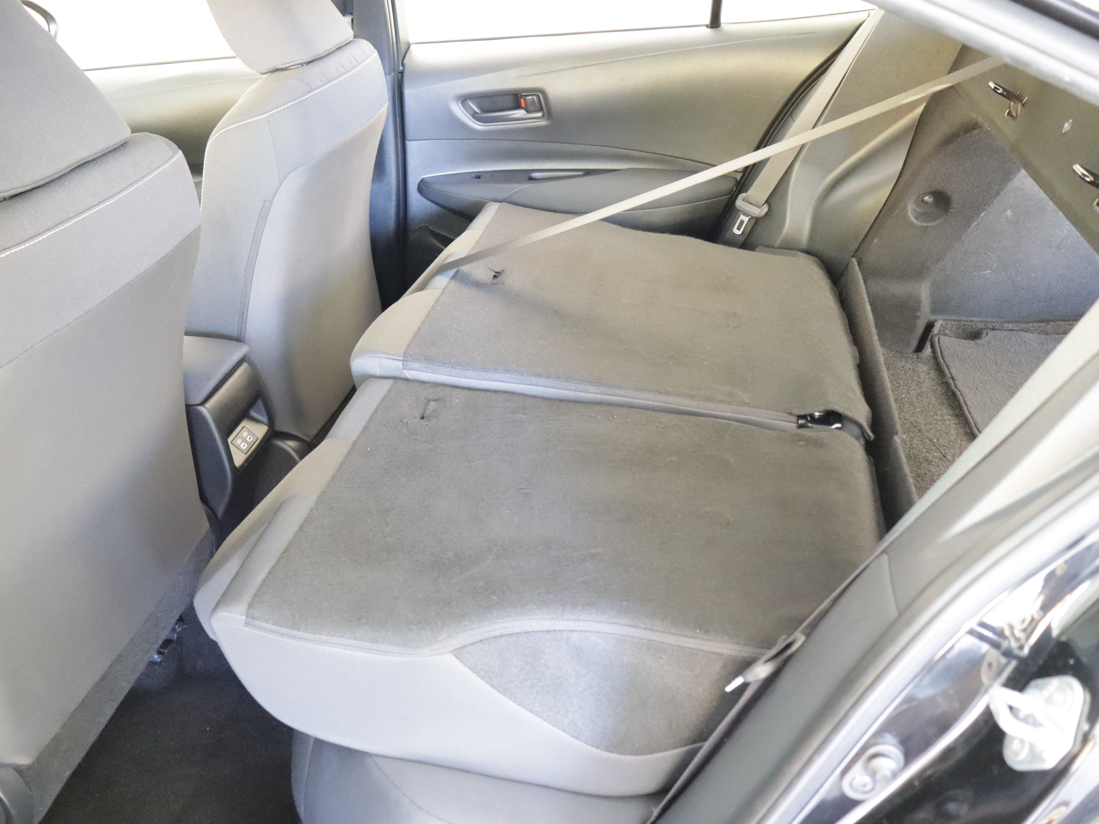 Used 2023 Toyota Corolla LE w/ Carpet Mat Package (TMS) FWD image 21