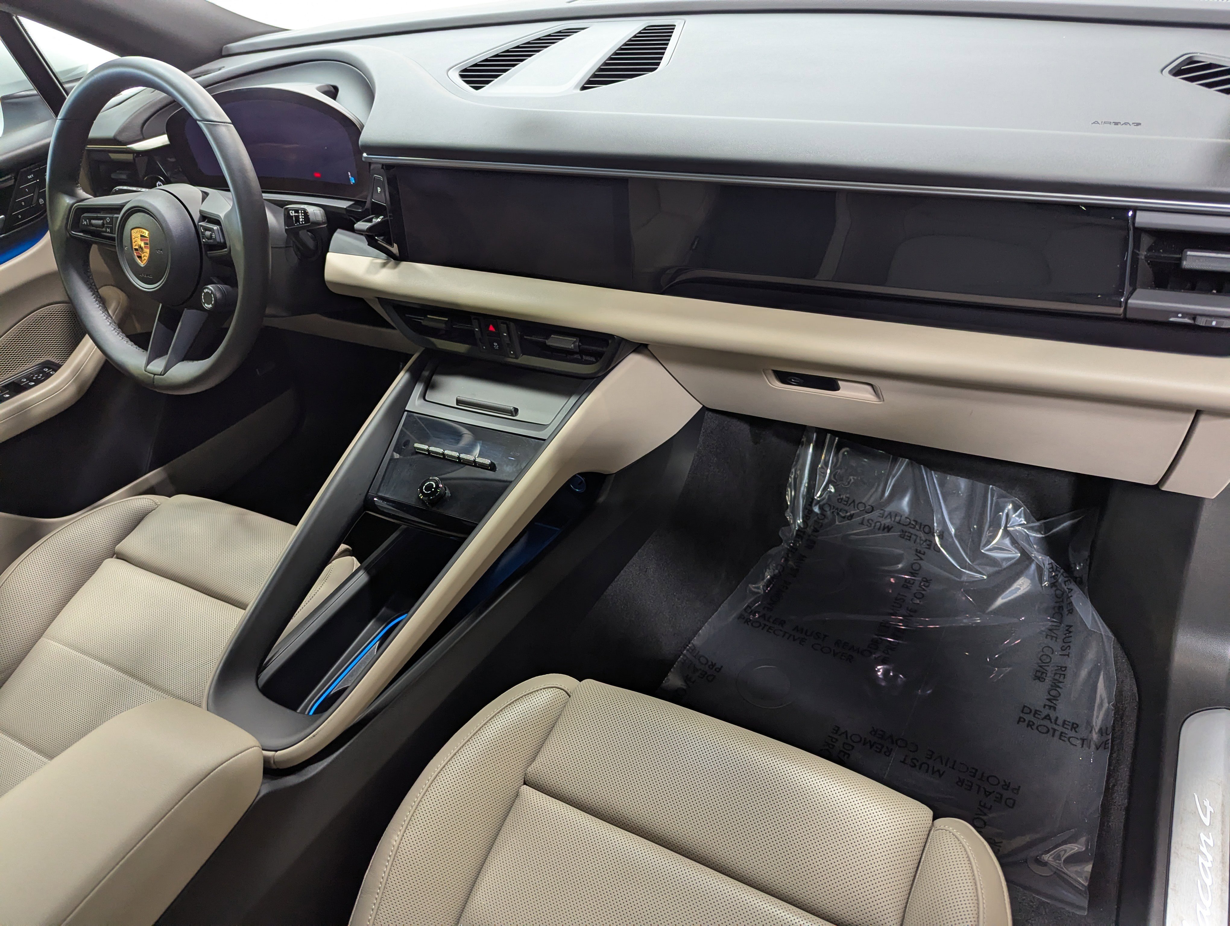 Certified 2025 Porsche Macan 4 Electric image 18