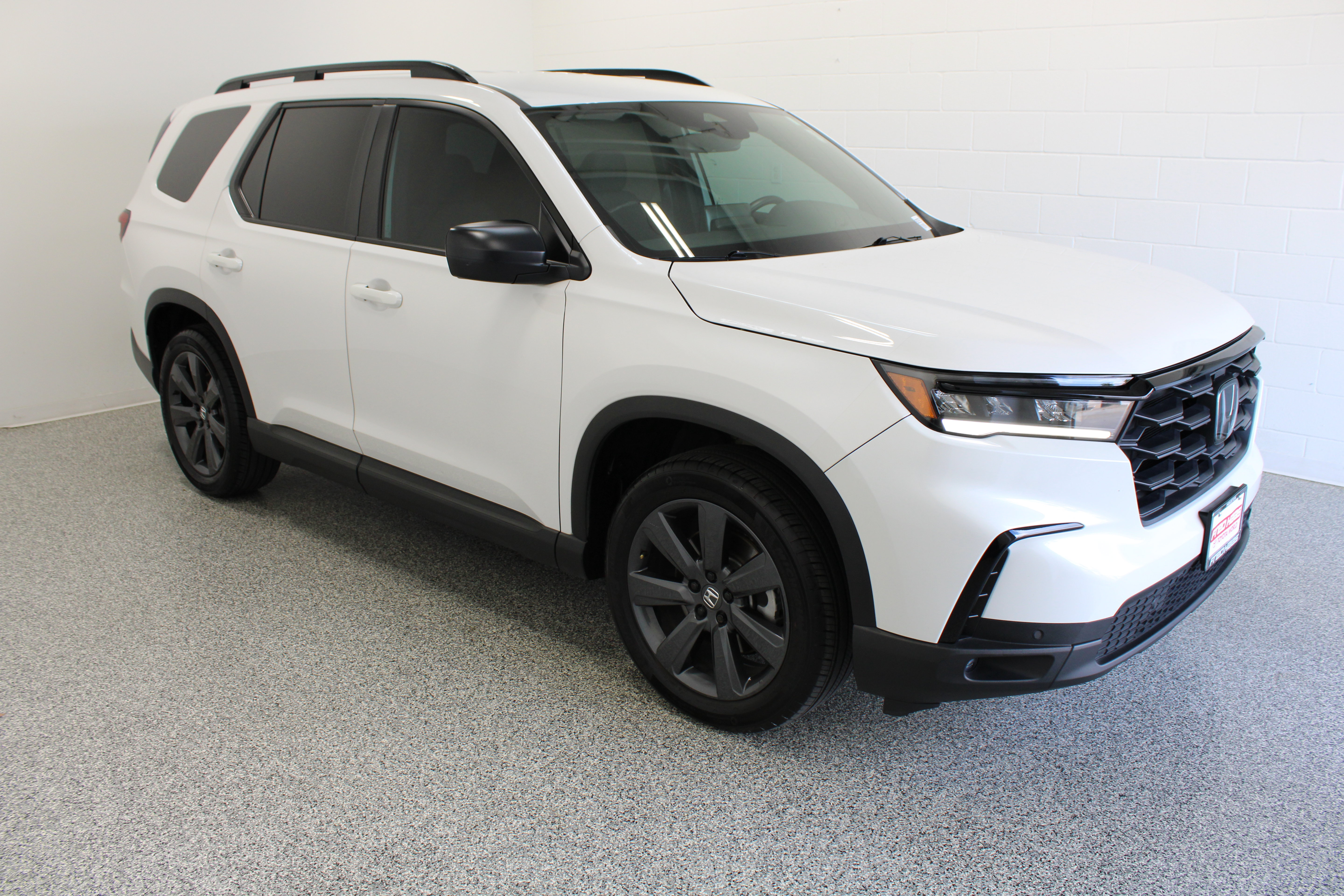 Used 2025 Honda Pilot Sport image 4