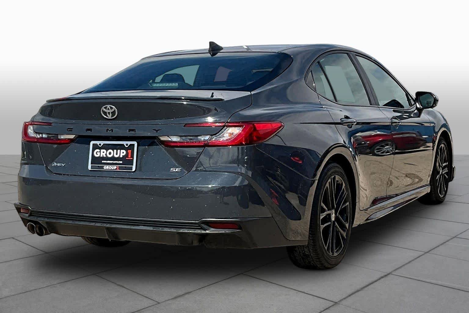 Used 2025 Toyota Camry SE FWD image 12