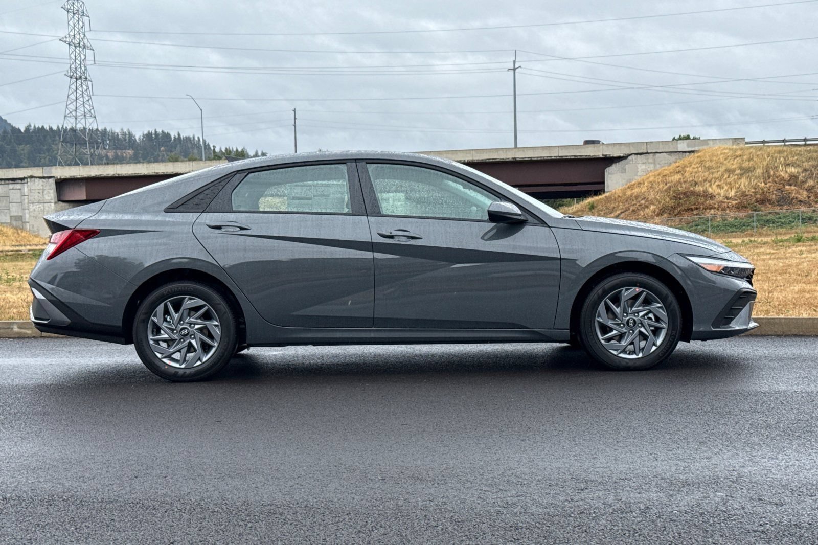 New 2026 Hyundai Elantra Hybrid FWD image 2