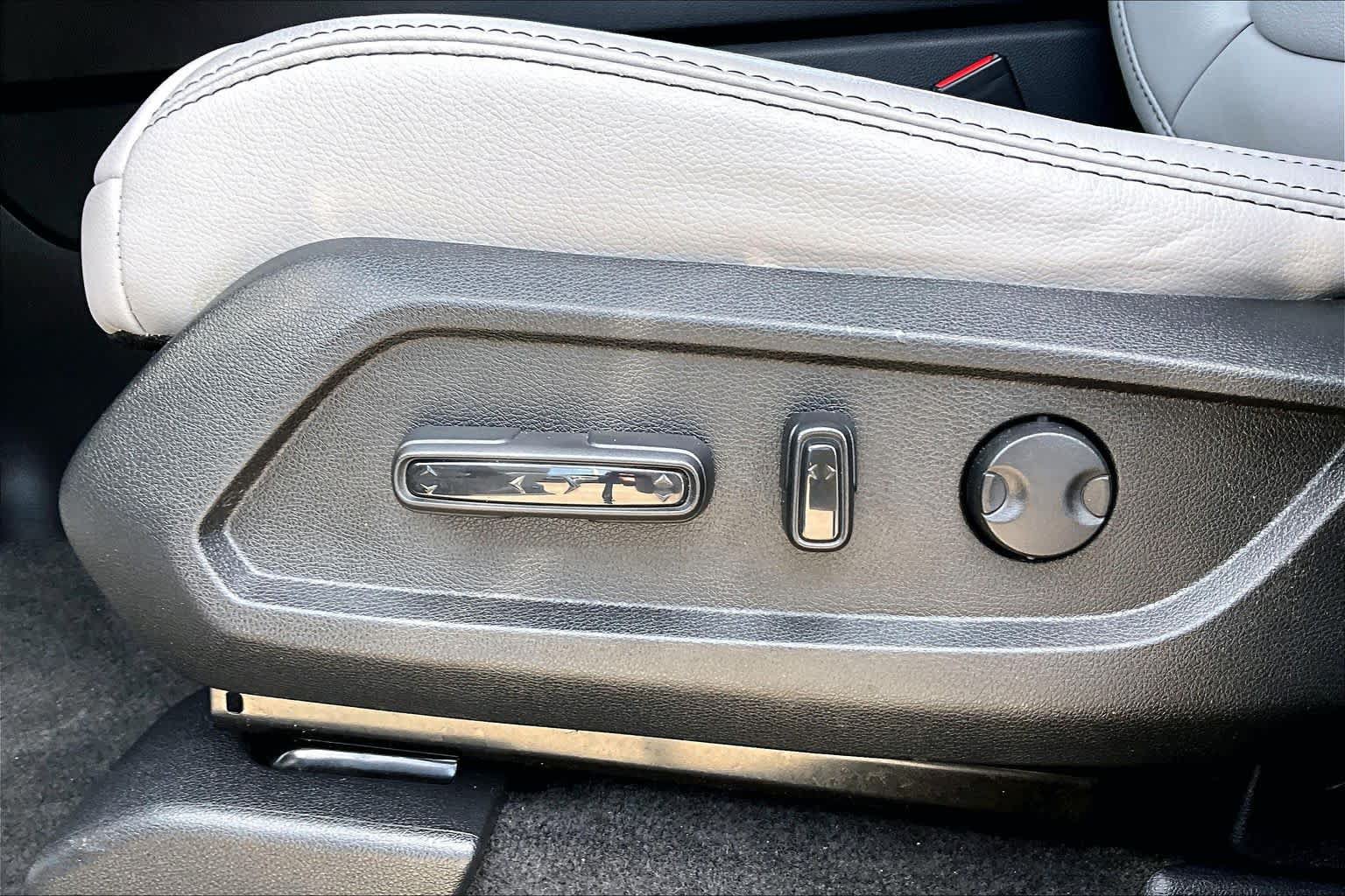 Used 2025 Honda Pilot EX-L image 33