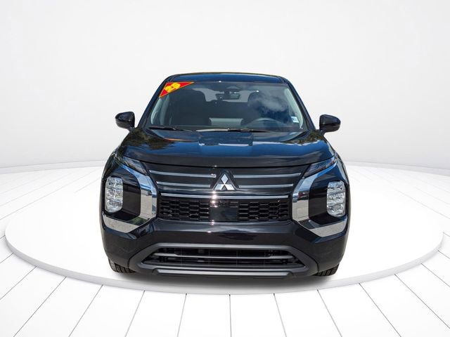 New 2025 Mitsubishi Outlander ES image 9