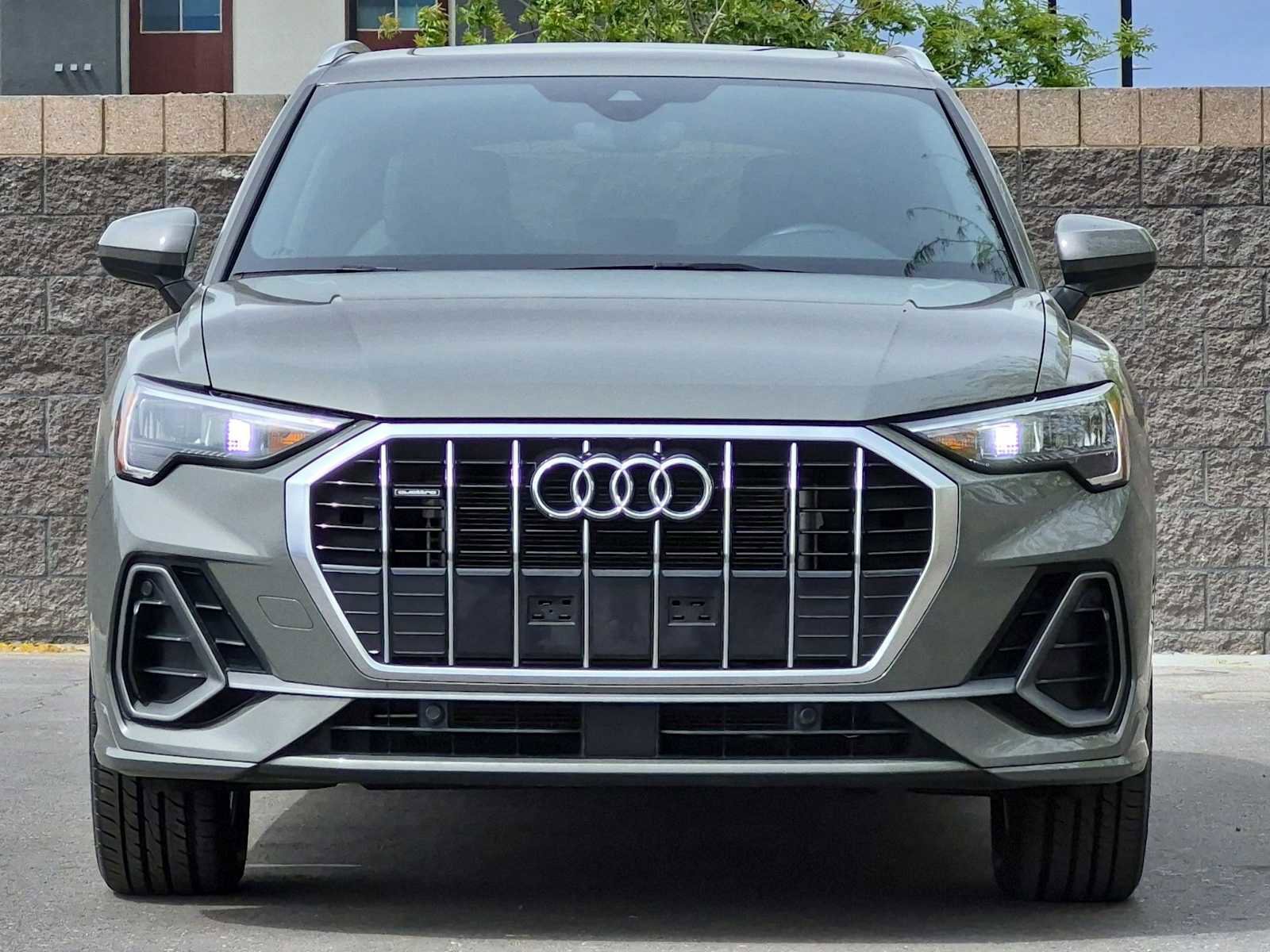 Used 2022 Audi Q3 2.0T Premium w/ Convenience Package AWD/4WD image 3
