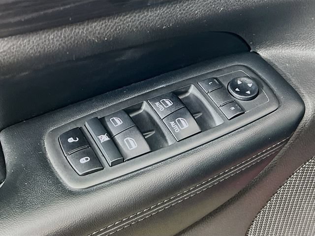Used 2021 Jeep Grand Cherokee Laredo AWD/4WD image 9