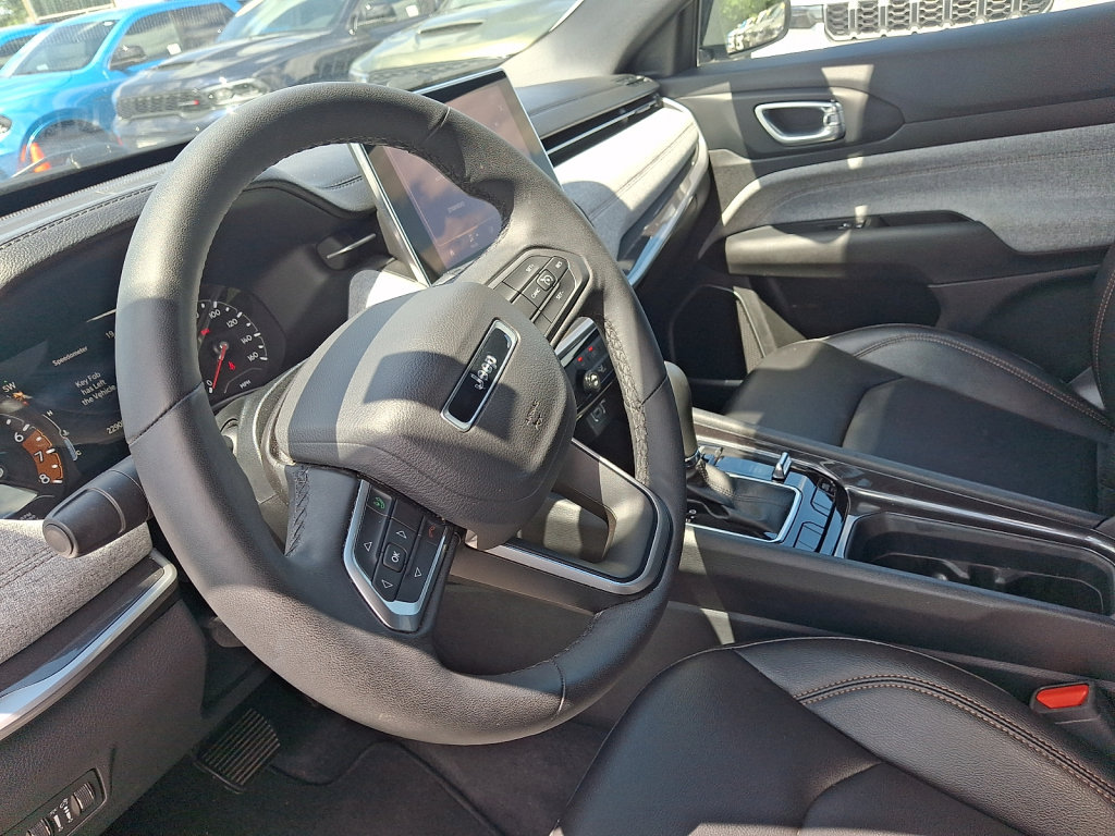 Used 2024 Jeep Compass Latitude AWD/4WD image 29