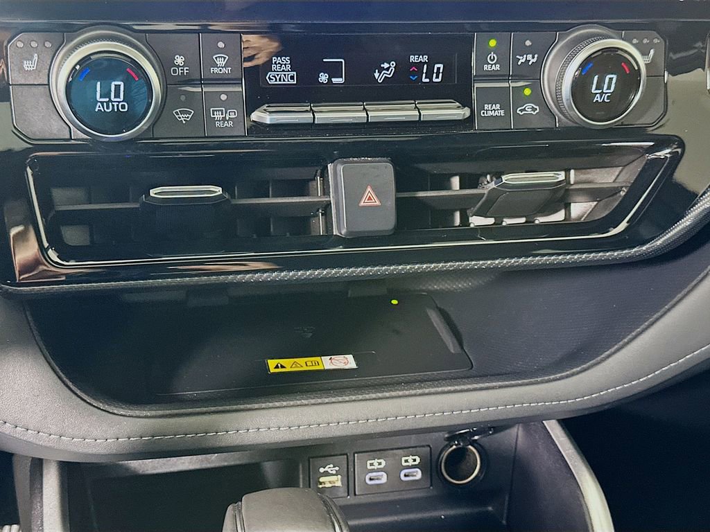 Used 2023 Toyota Highlander XSE image 16