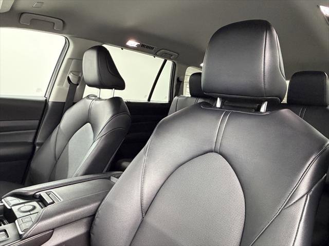 Certified 2025 Toyota Grand Highlander FWD image 22