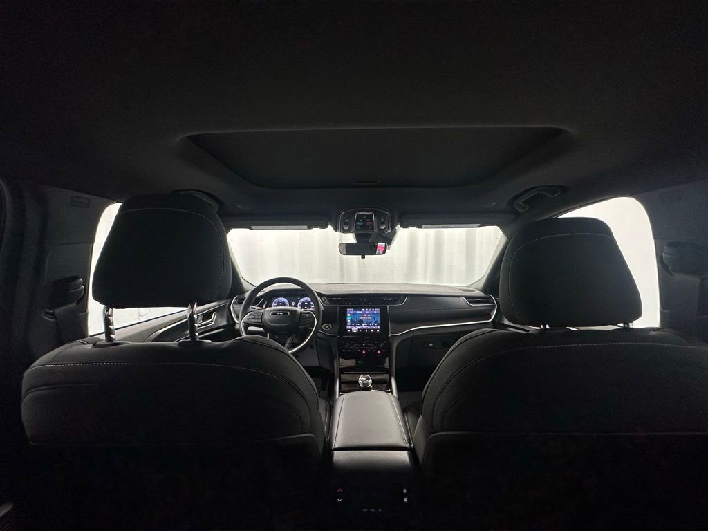 New 2025 Jeep Grand Cherokee L Laredo image 13