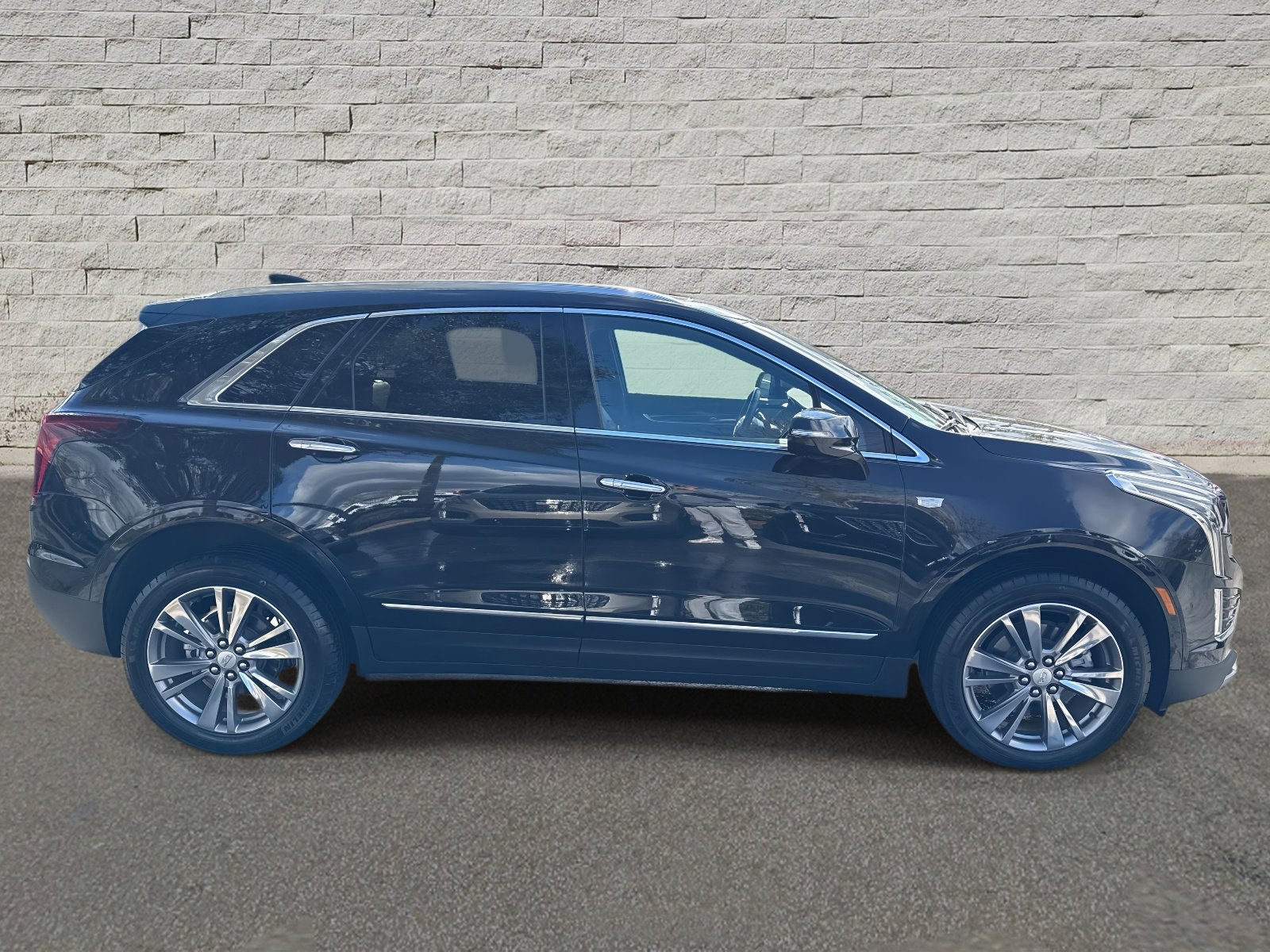 Used 2025 Cadillac XT5 Premium Luxury image 4