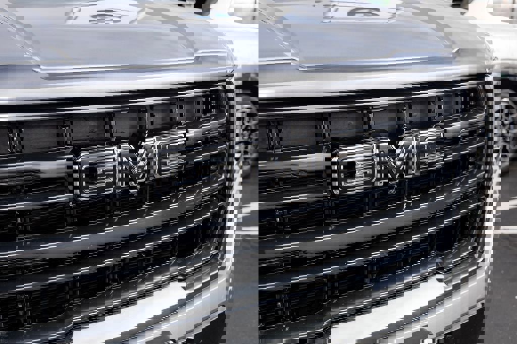 Used 2024 GMC Yukon AT4 w/ AT4 Premium Package image 8