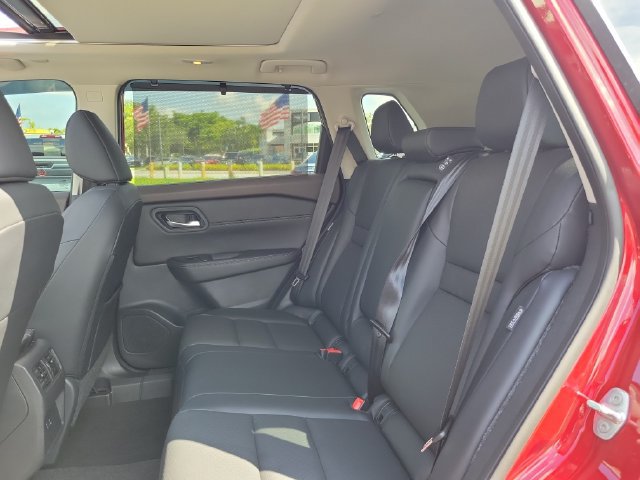 Used 2023 Nissan Rogue SV w/ SV Premium B Package FWD image 13