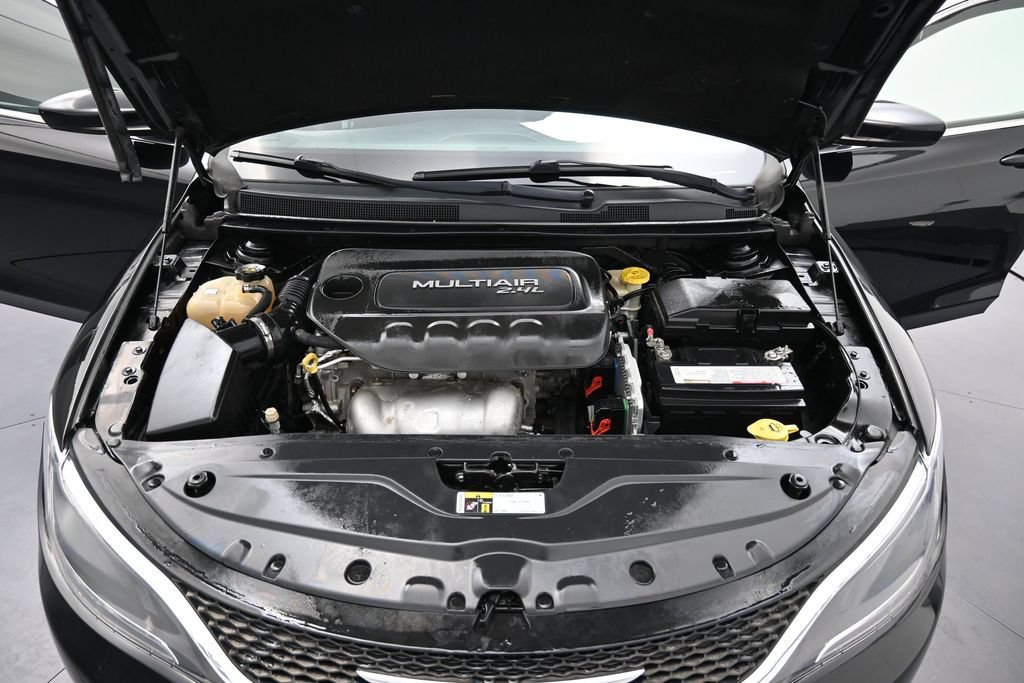 Used 2015 Chrysler 200 Limited FWD image 30