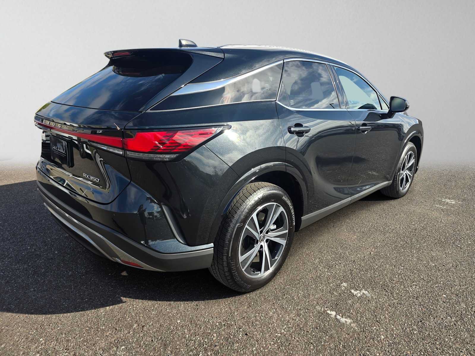 Used 2025 Lexus RX 350 Premium w/ Accessory Package (K3) FWD image 3