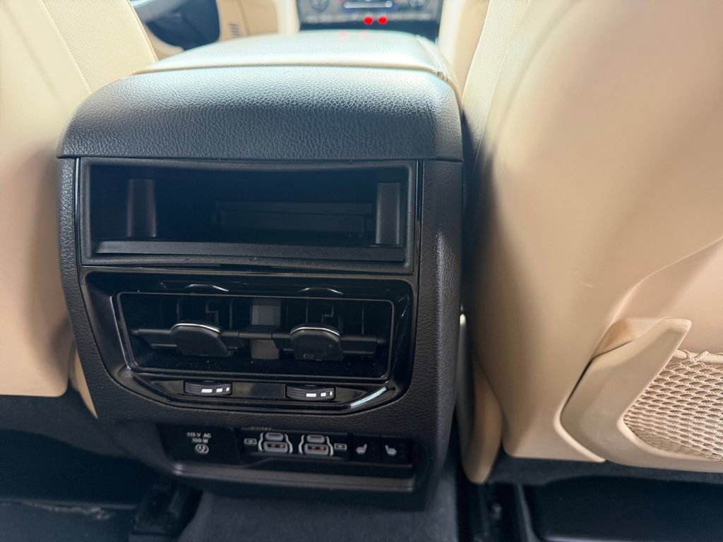 Used 2023 Jeep Grand Cherokee Limited image 16