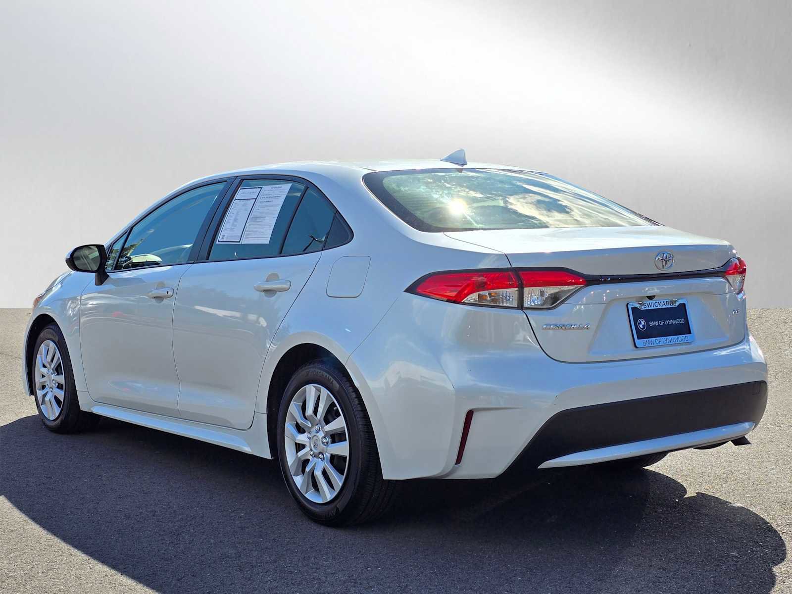 Used 2022 Toyota Corolla LE FWD image 5