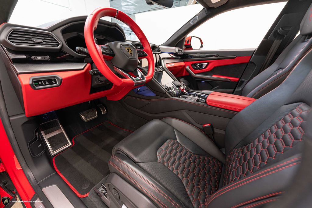 Used 2022 Lamborghini Urus AWD/4WD image 42