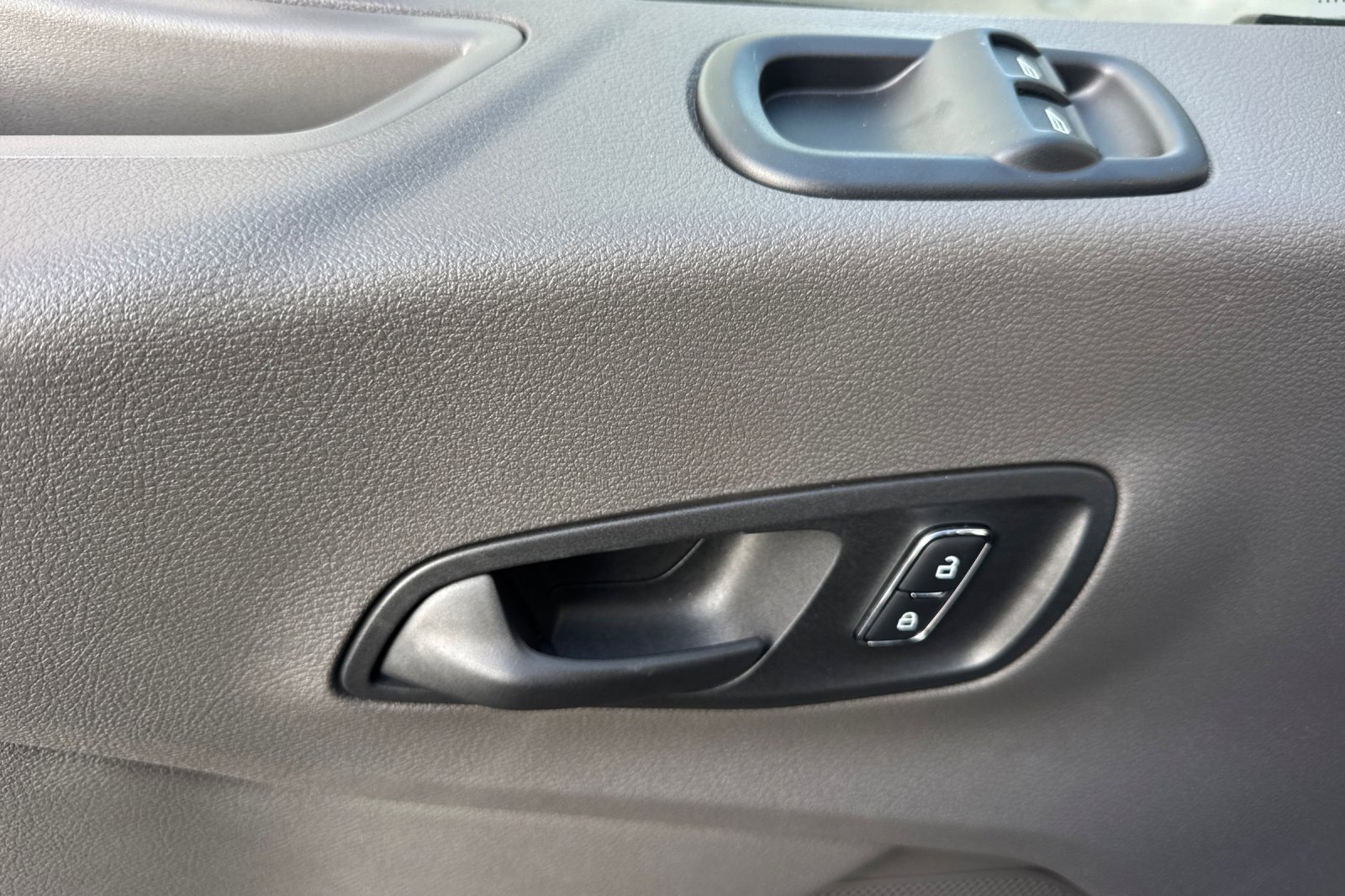 New 2026 Ford E-Transit 148 High Roof Extended image 10