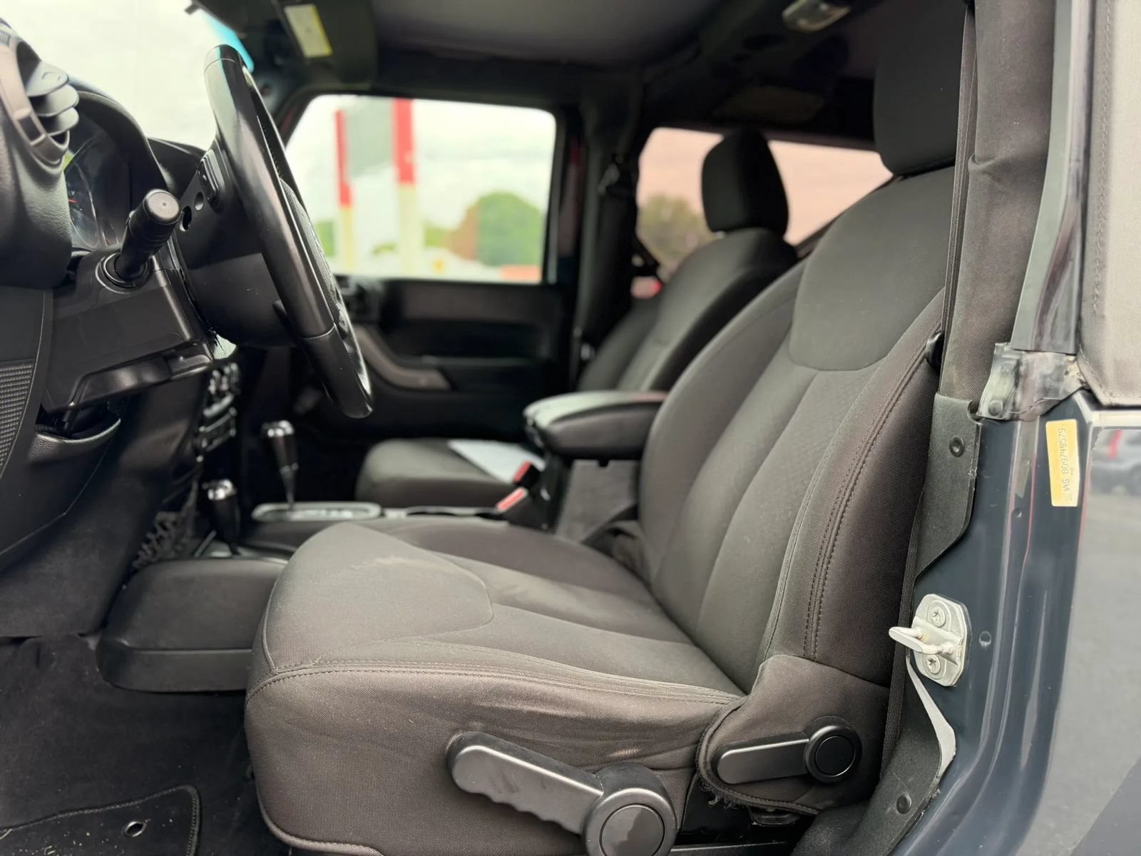 Used 2018 Jeep Wrangler Sport AWD/4WD image 9
