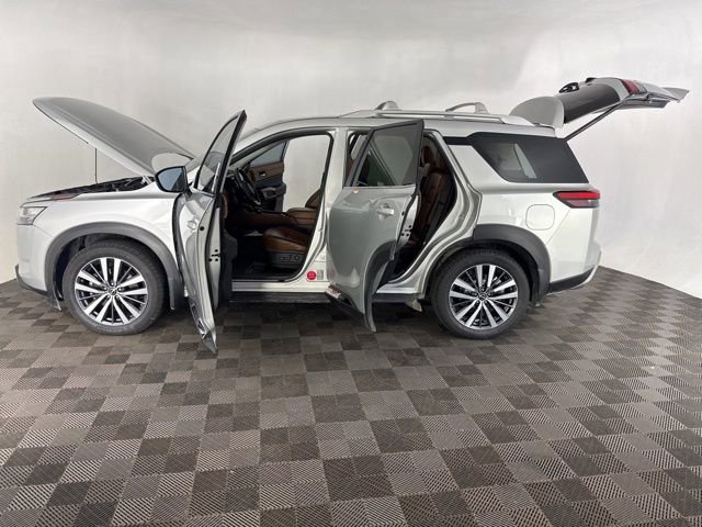 Used 2022 Nissan Pathfinder Platinum w/ Cargo Package AWD/4WD image 11