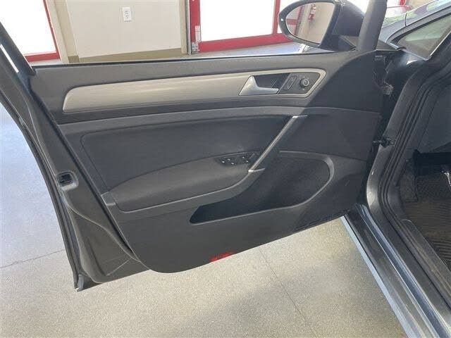 Used 2016 Volkswagen Golf S FWD image 12