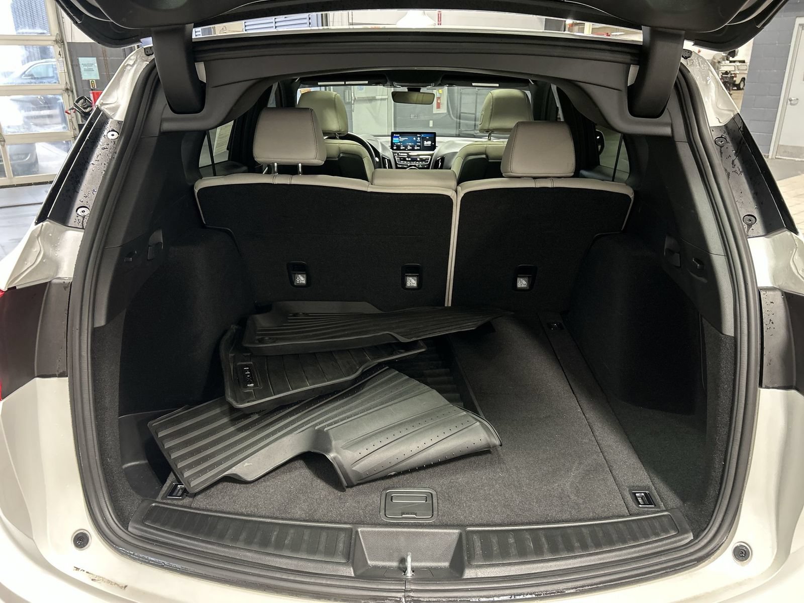 Used 2025 Acura RDX SH-AWD image 39