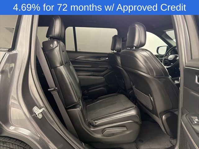 Used 2025 Jeep Grand Cherokee L Laredo image 15