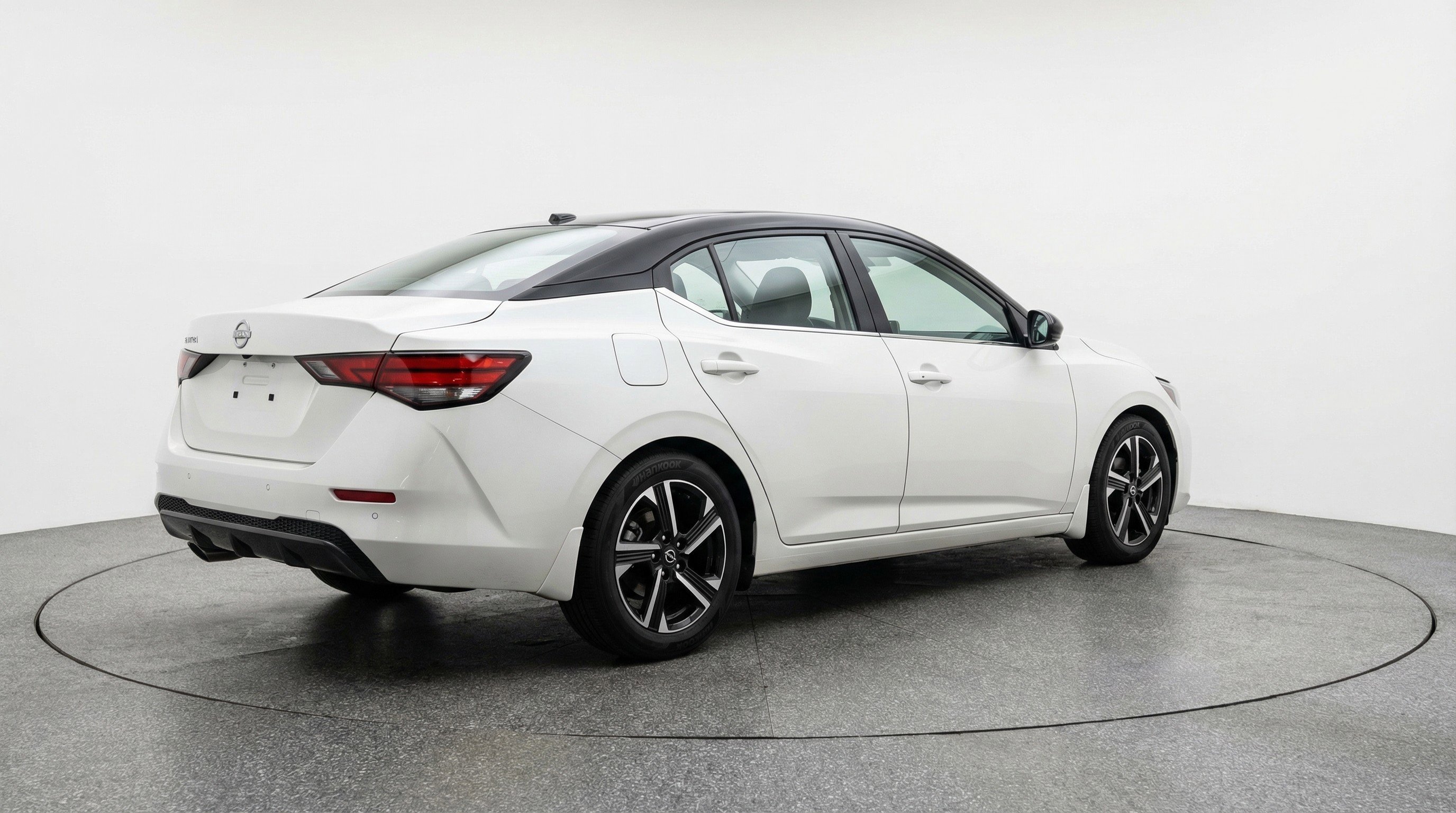 Used 2025 Nissan Sentra SV image 9